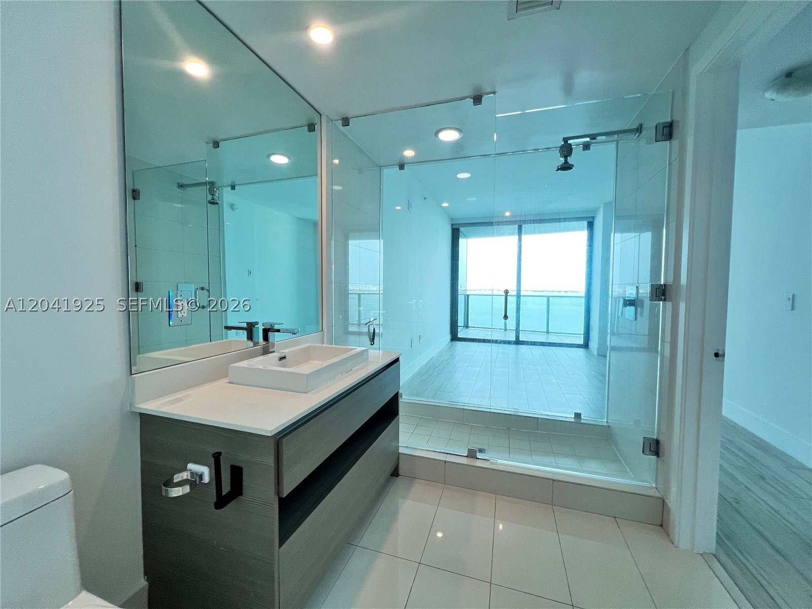 460 NE 28th St #1402, Miami FL 33137