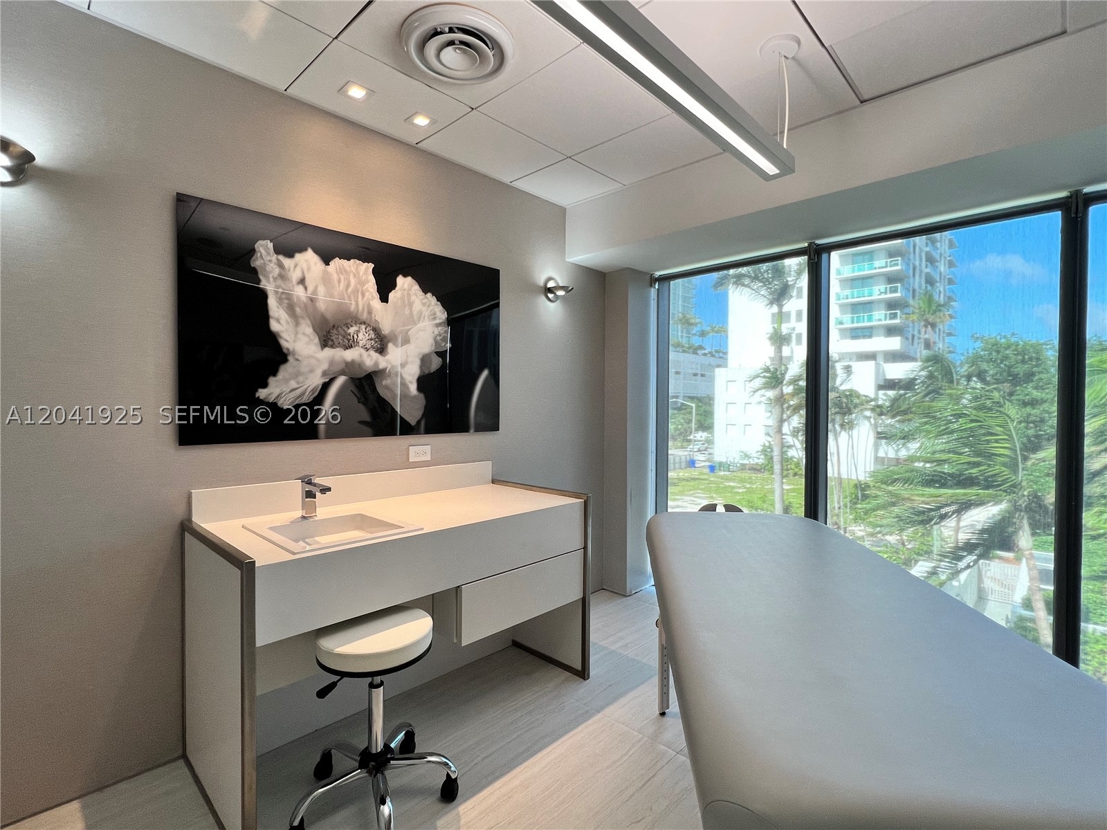 460 NE 28th St #1402, Miami FL 33137