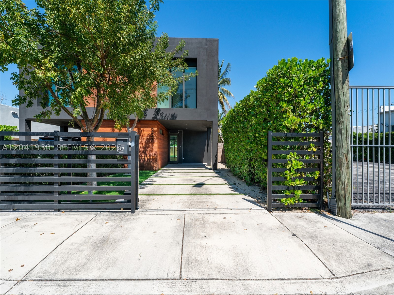 227 NW 39th St, Miami FL 33127