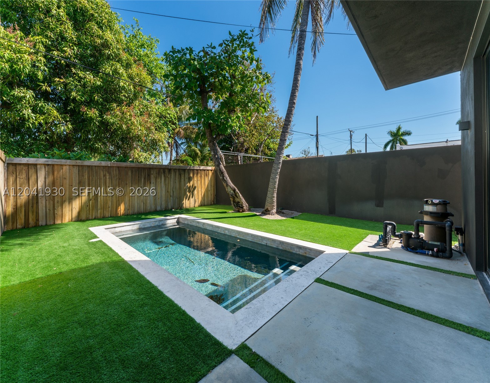 227 NW 39th St, Miami FL 33127