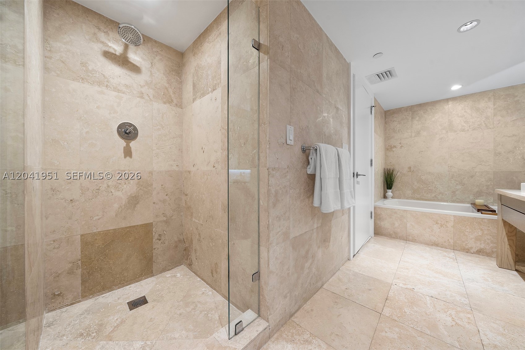102 24th St #1213, Miami Beach FL 33139