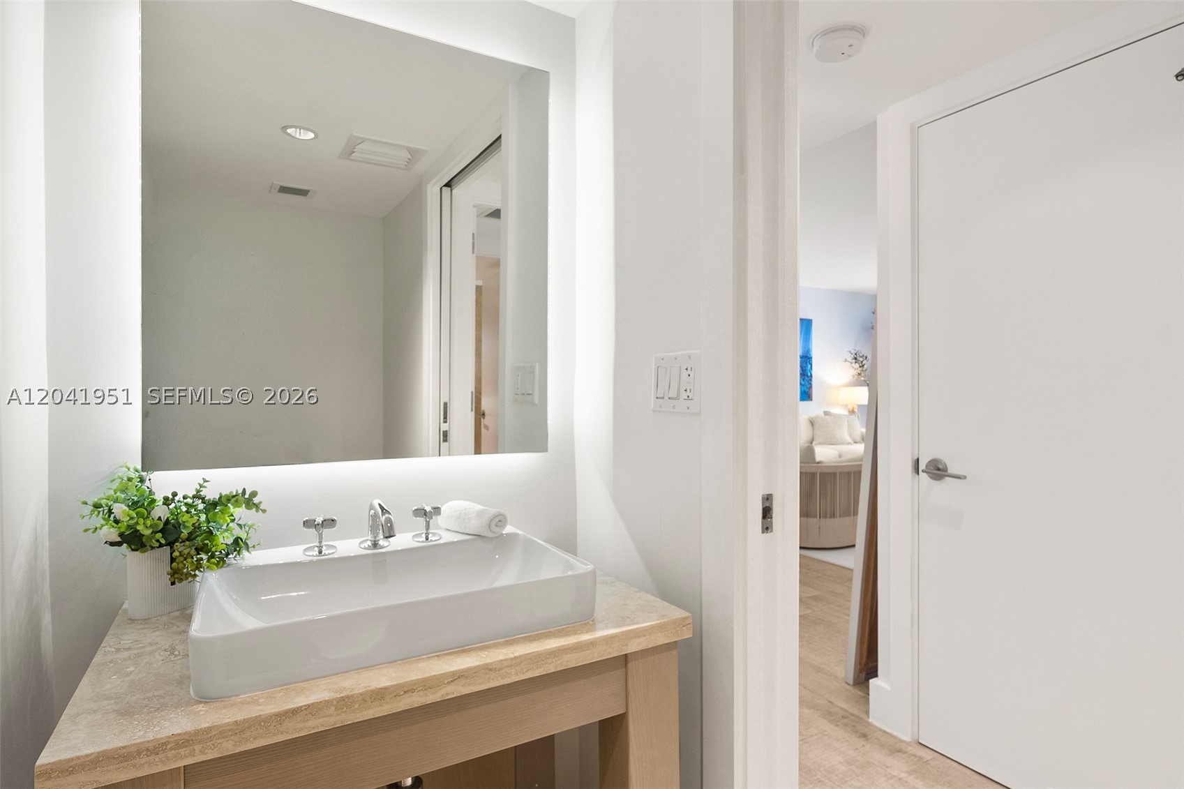 102 24th St #1213, Miami Beach FL 33139