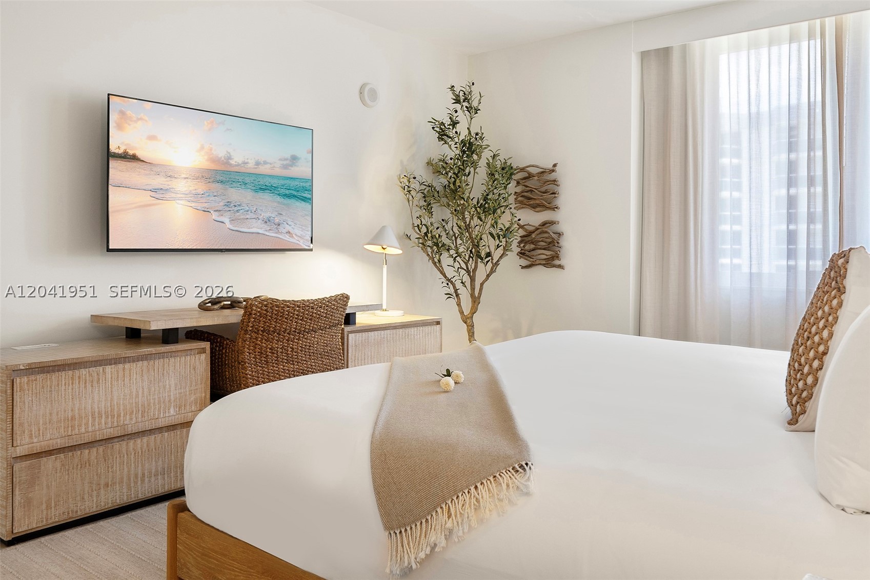102 24th St #1213, Miami Beach FL 33139