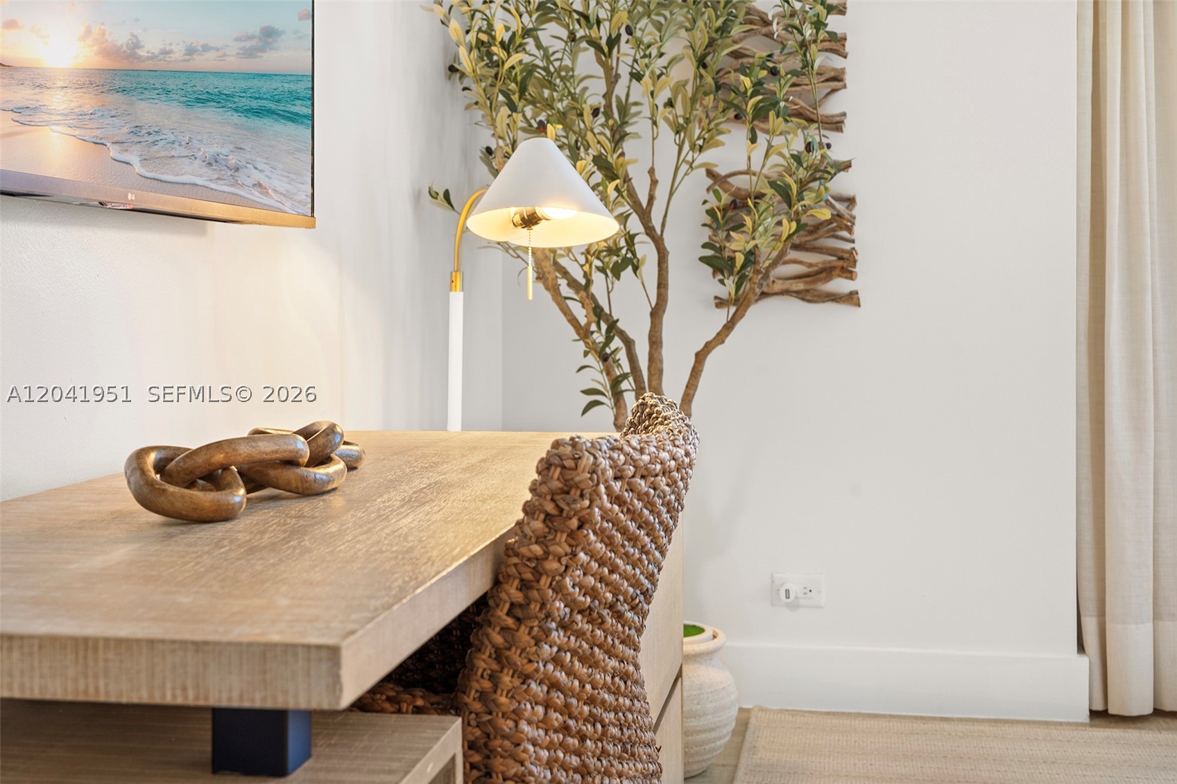 102 24th St #1213, Miami Beach FL 33139
