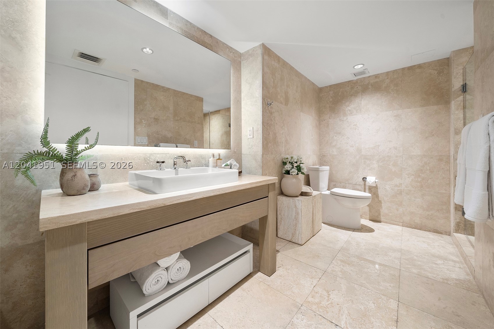 102 24th St #1213, Miami Beach FL 33139