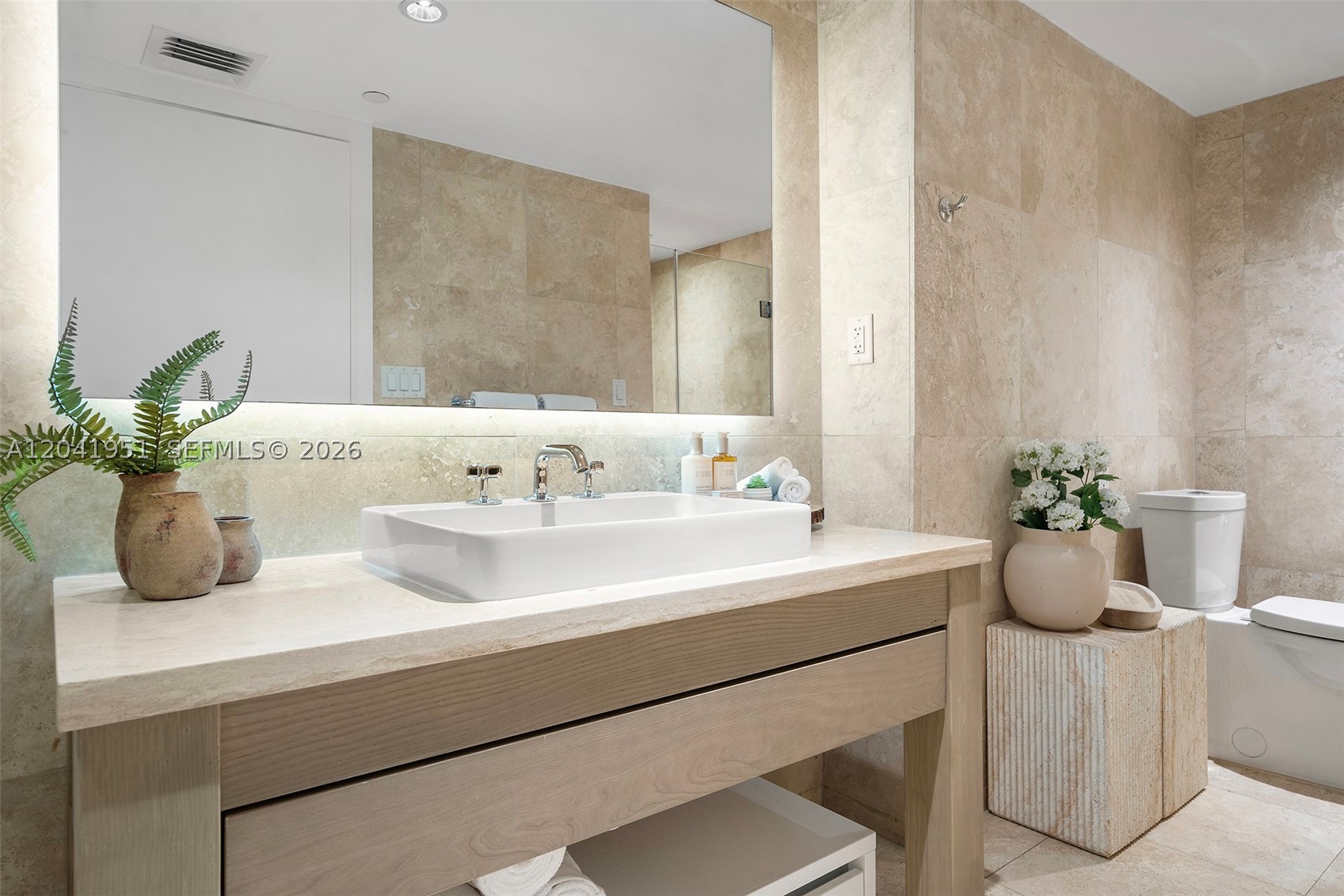 102 24th St #1213, Miami Beach FL 33139