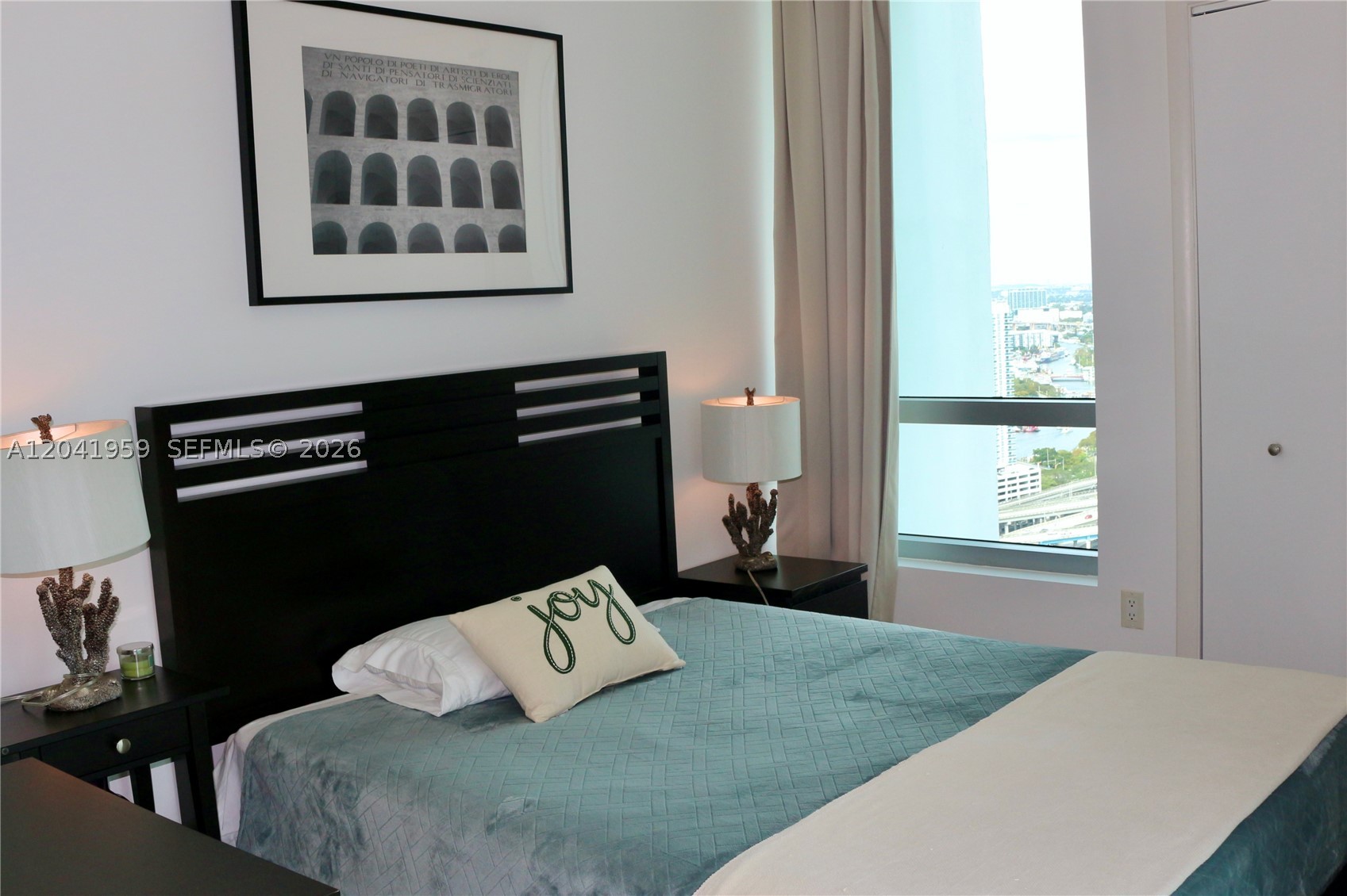 350 S Miami Ave #3813, Miami FL 33130