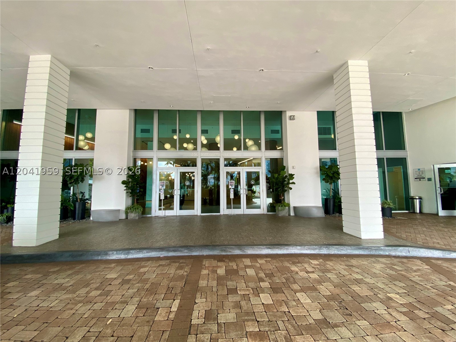 350 S Miami Ave #3813, Miami FL 33130