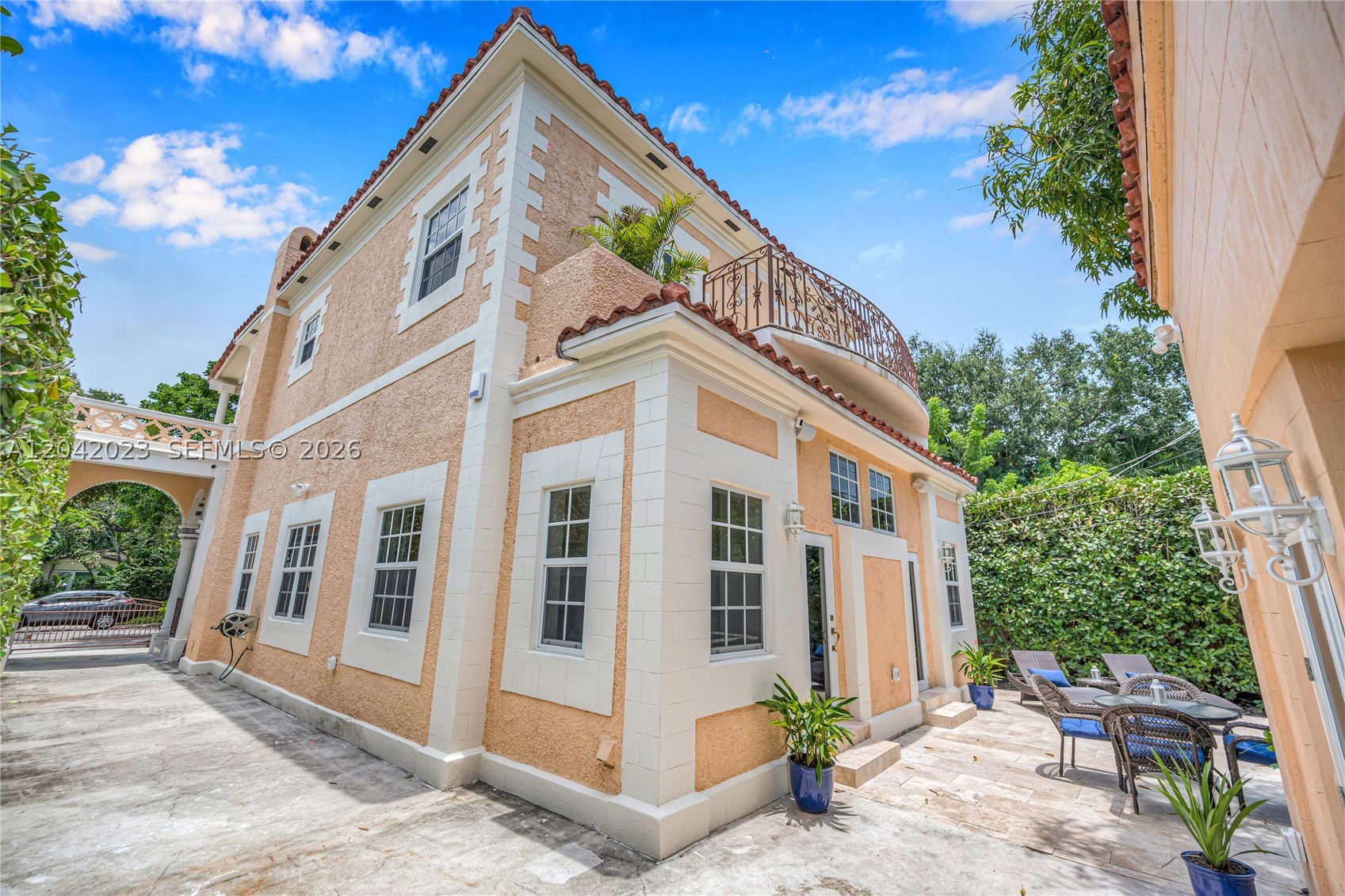 30 NE 44th St, Miami FL 33137