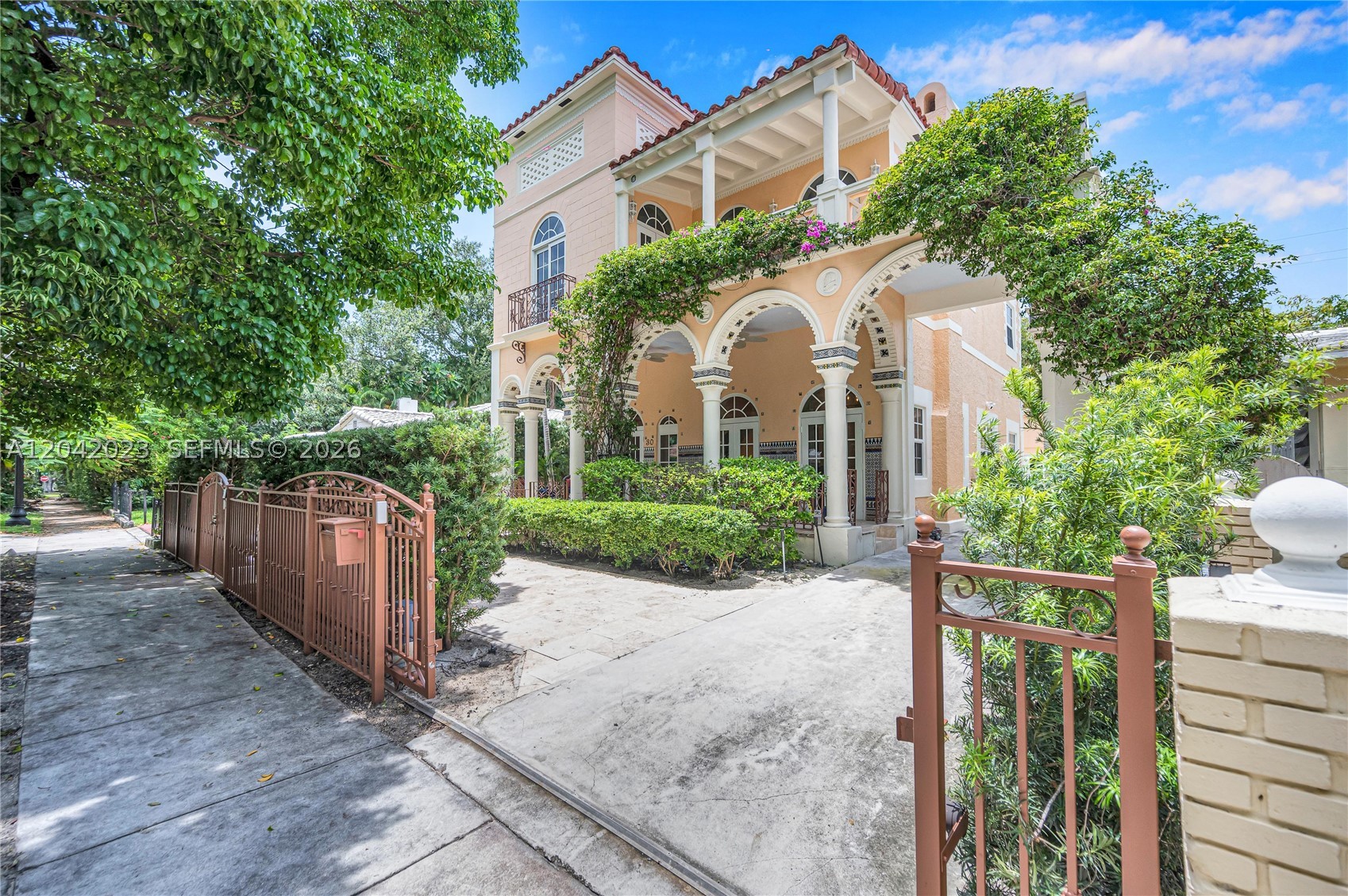 30 NE 44th St, Miami FL 33137
