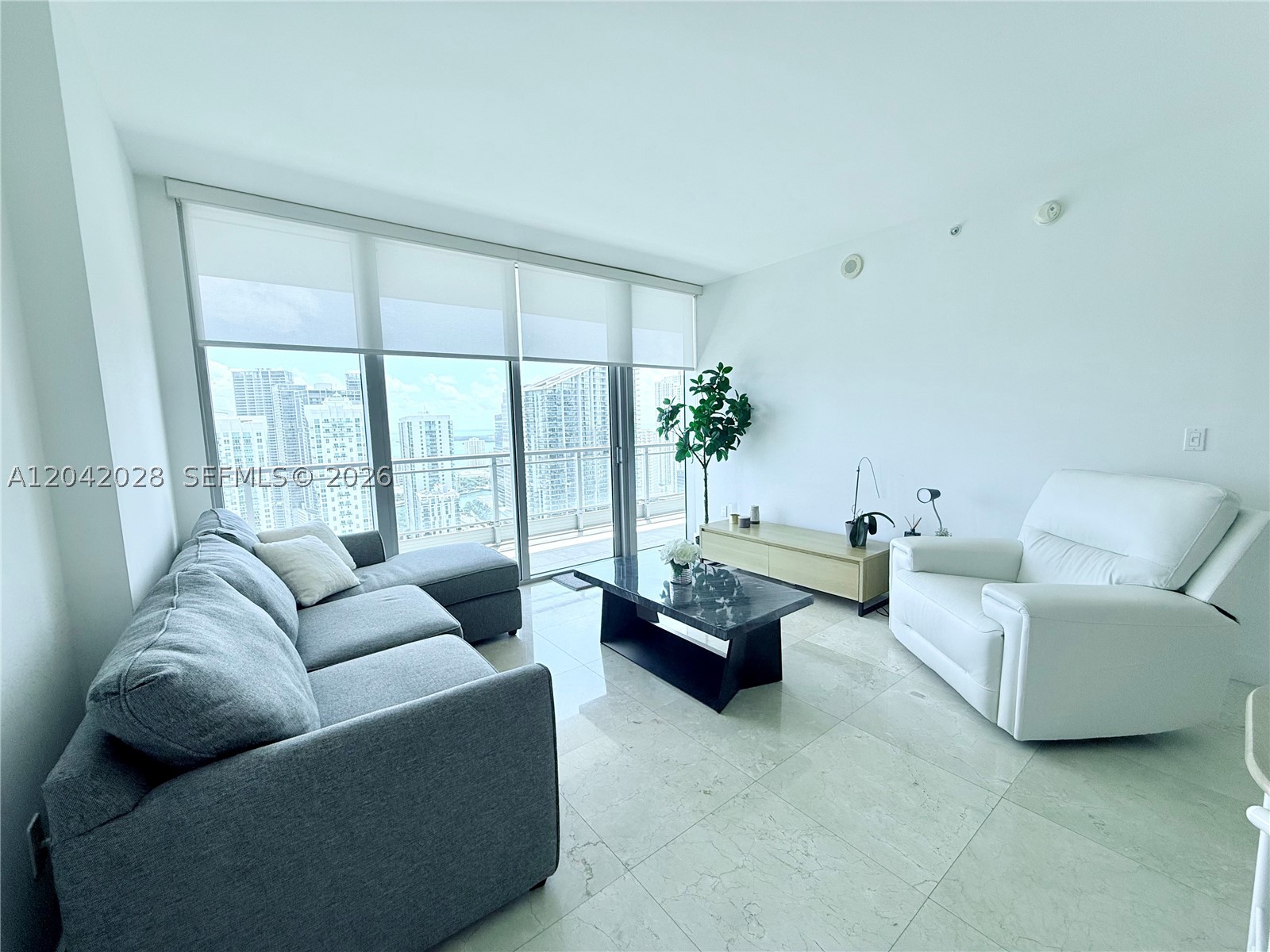 92 SW 3rd St #4311, Miami FL 33130