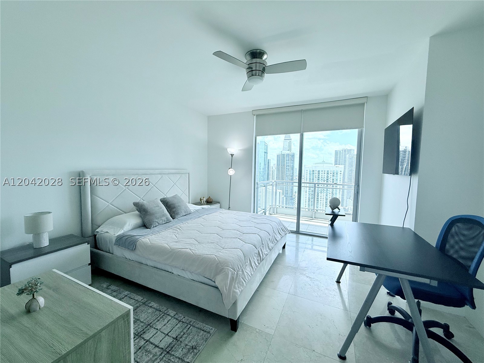 92 SW 3rd St #4311, Miami FL 33130