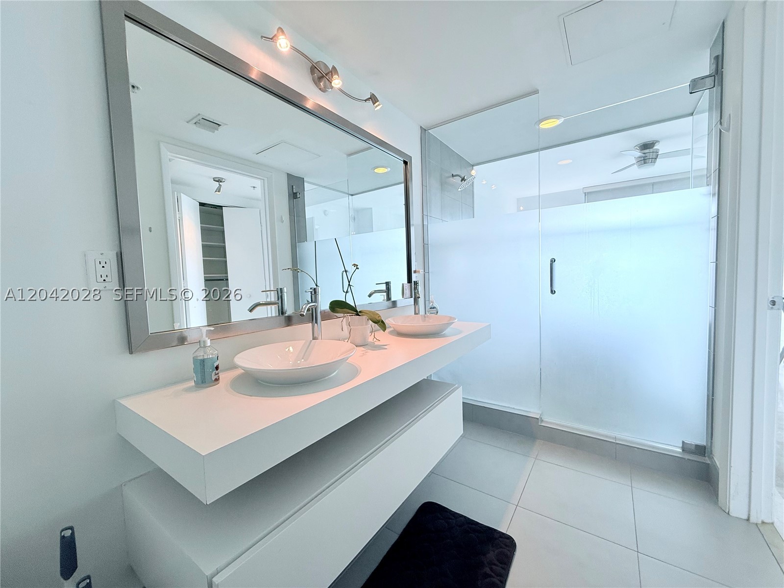 92 SW 3rd St #4311, Miami FL 33130