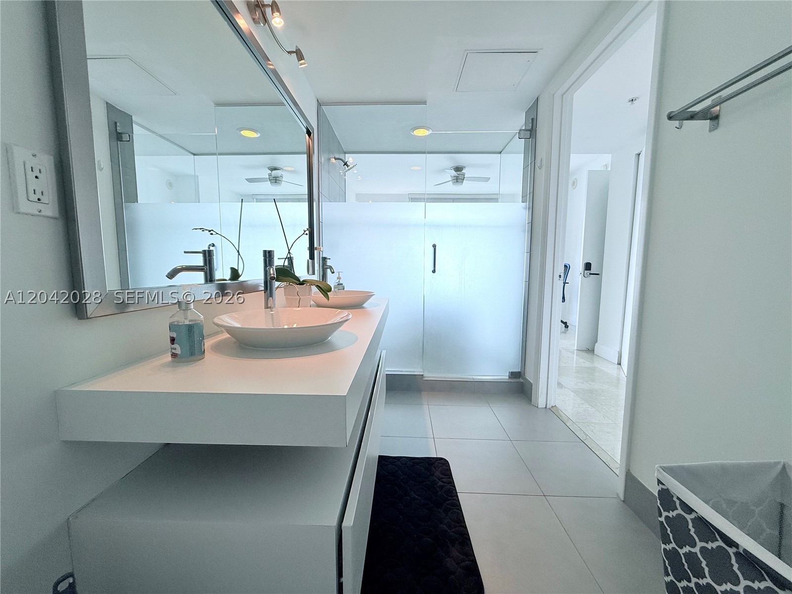 92 SW 3rd St #4311, Miami FL 33130