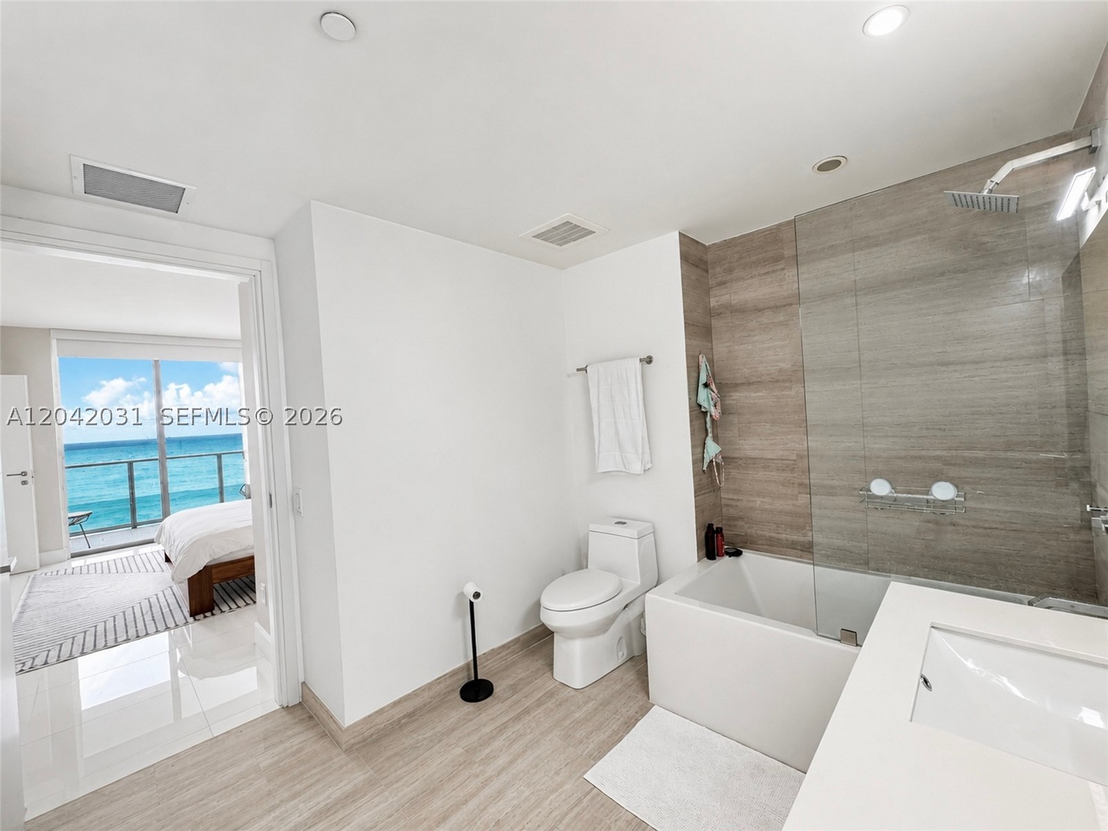 1300 Brickell Bay Dr #2307, Miami FL 33131