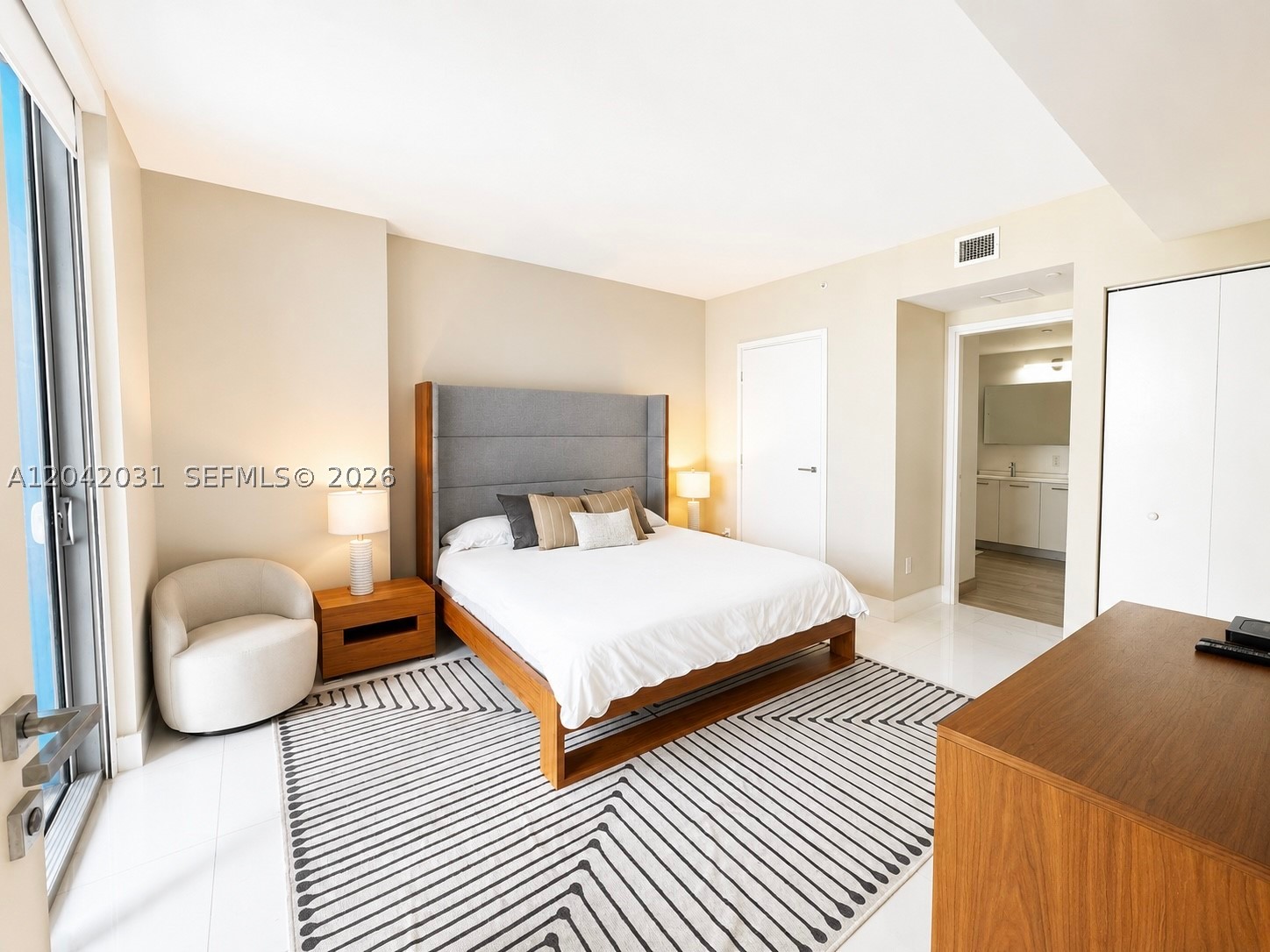 1300 Brickell Bay Dr #2307, Miami FL 33131