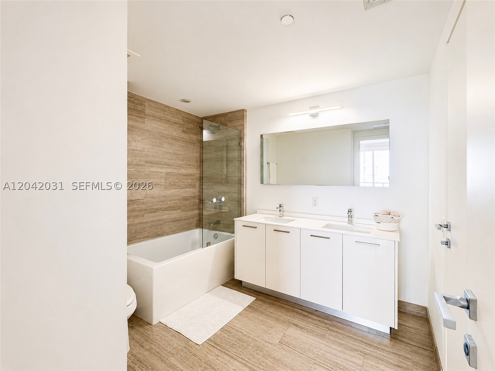 1300 Brickell Bay Dr #2307, Miami FL 33131