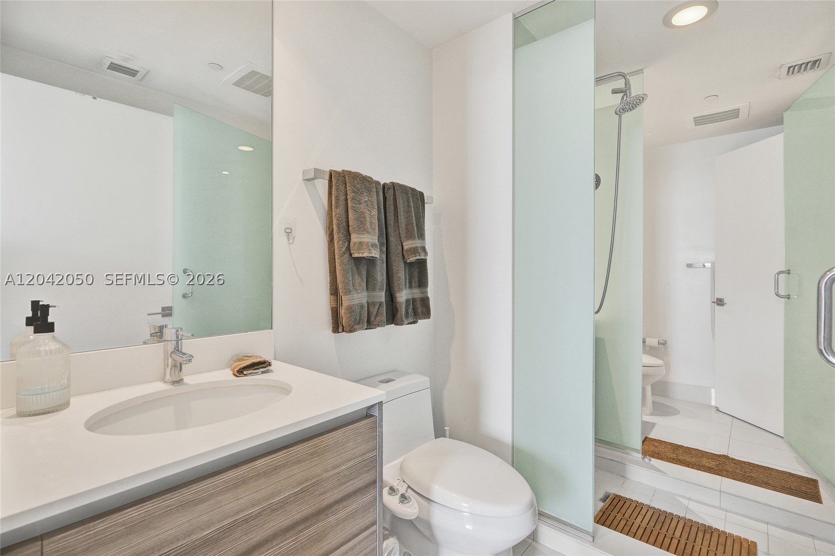 121 NE 34th St #2205, Miami FL 33137