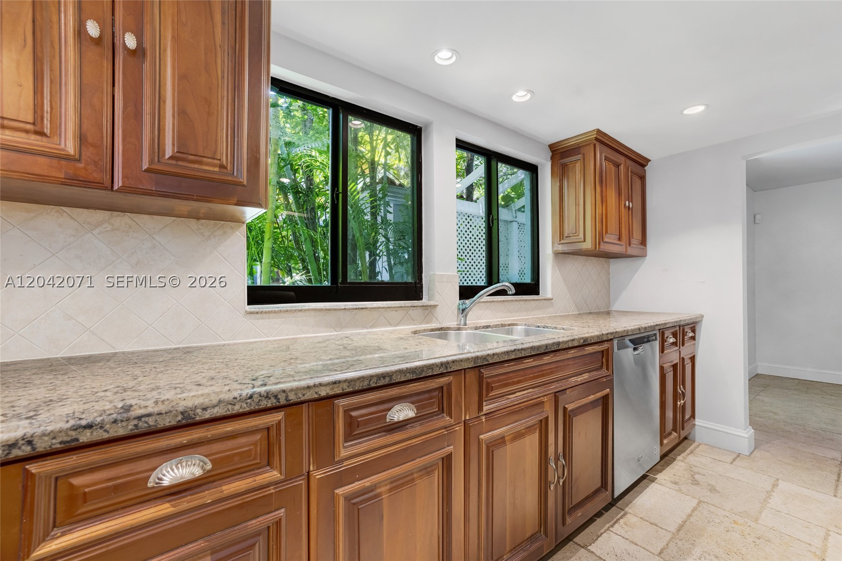 920 Aguero Ave #0, Coral Gables FL 33146