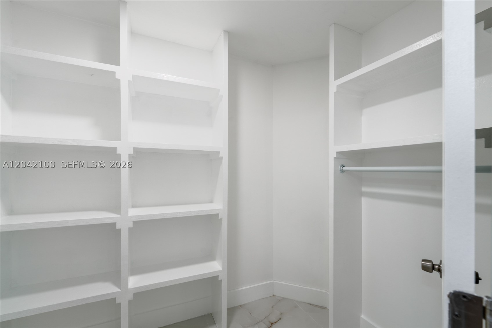 7914 Harbor Island Dr #106, North Bay Village FL 33141