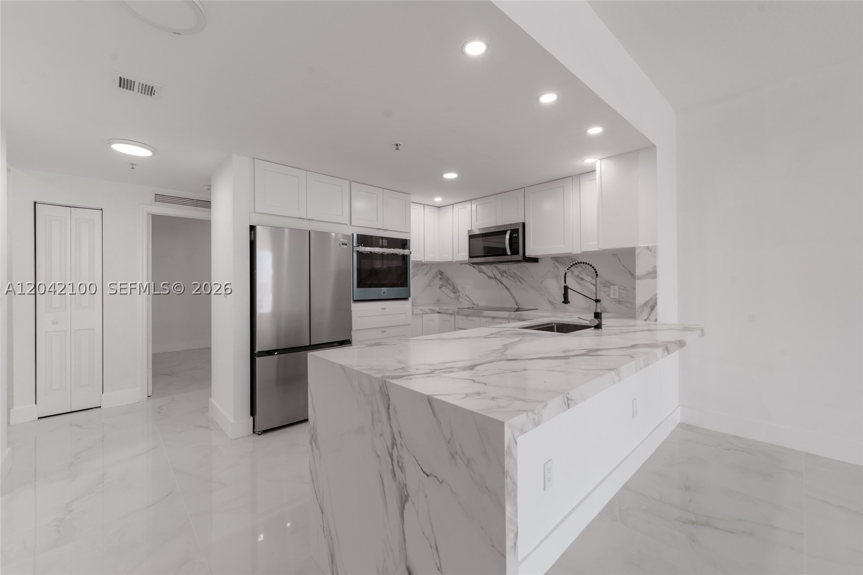 7914 Harbor Island Dr #106, North Bay Village FL 33141