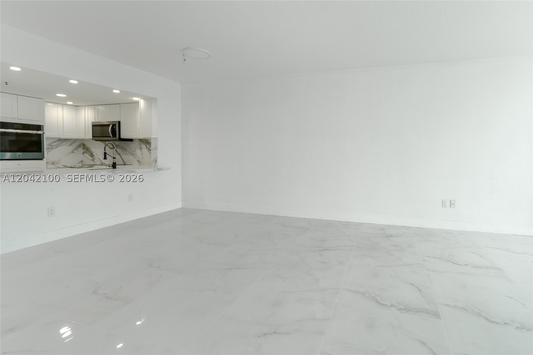 7914 Harbor Island Dr #106, North Bay Village FL 33141