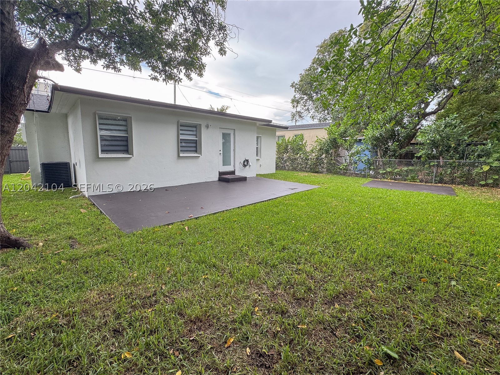 1319 NW 40th St, Miami FL 33142