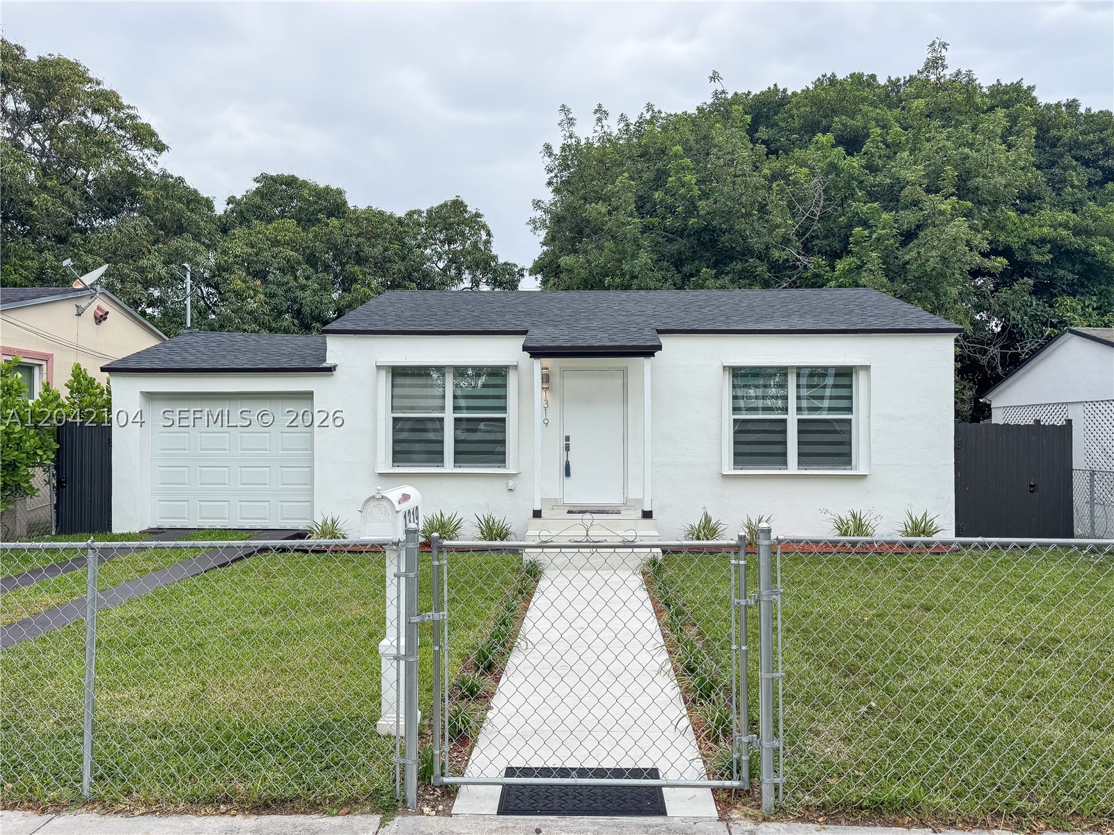 1319 NW 40th St, Miami FL 33142