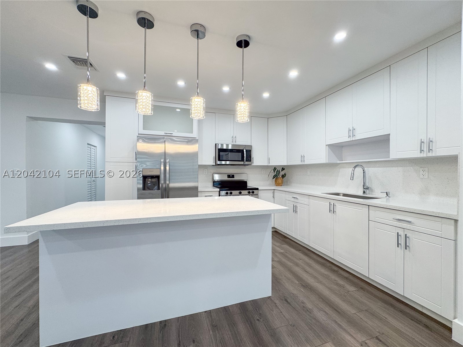 1319 NW 40th St, Miami FL 33142