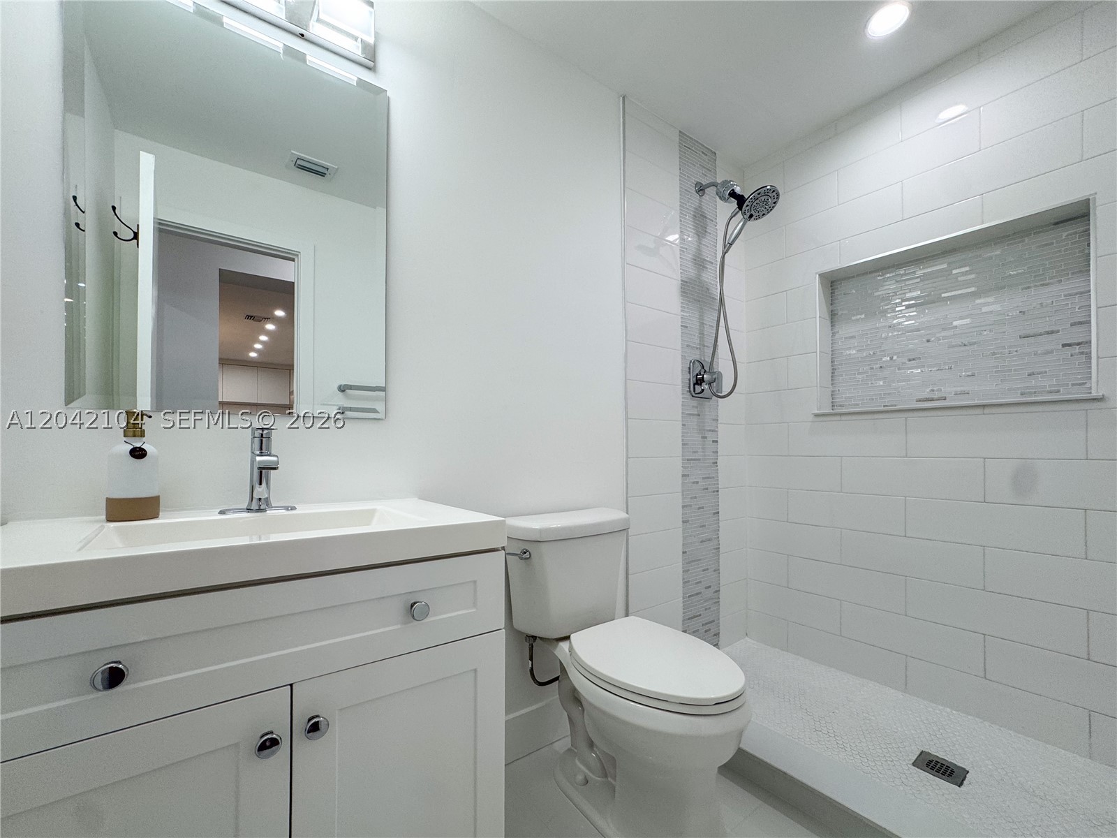 1319 NW 40th St, Miami FL 33142