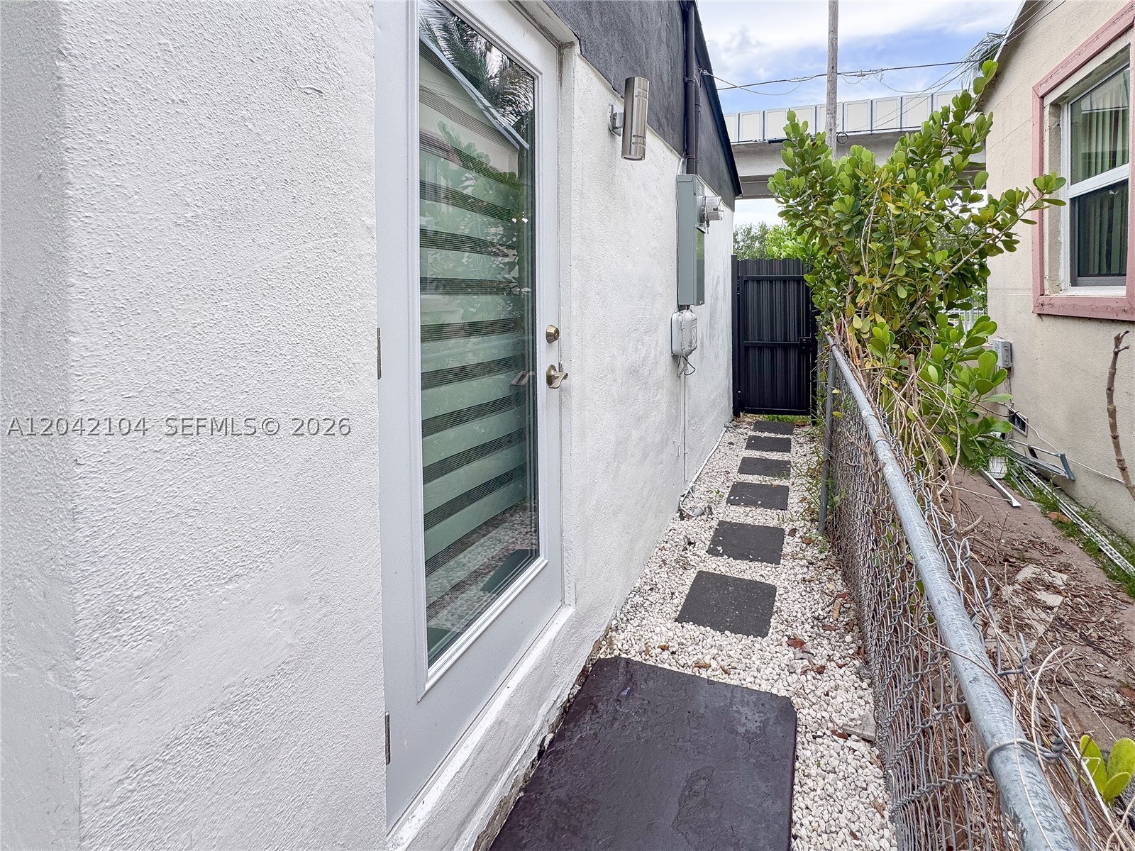 1319 NW 40th St, Miami FL 33142
