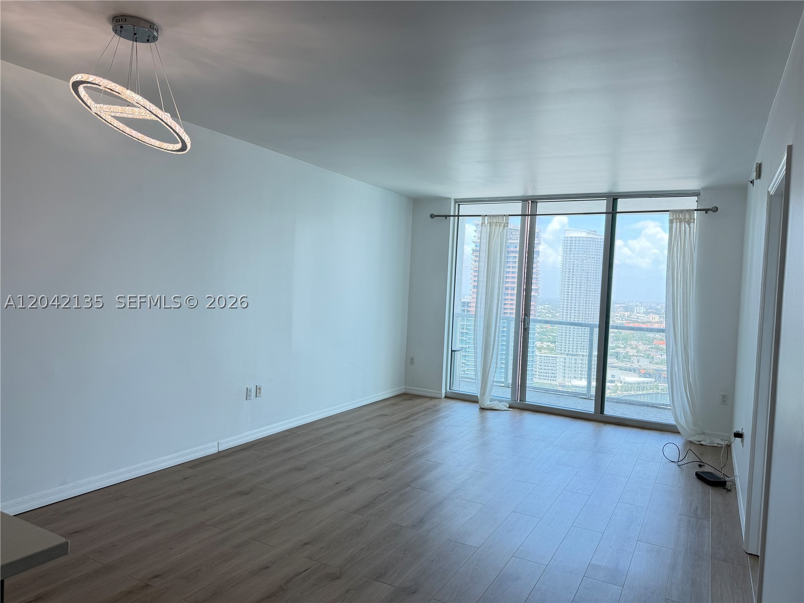 55 SE 6th St #3900, Miami FL 33131