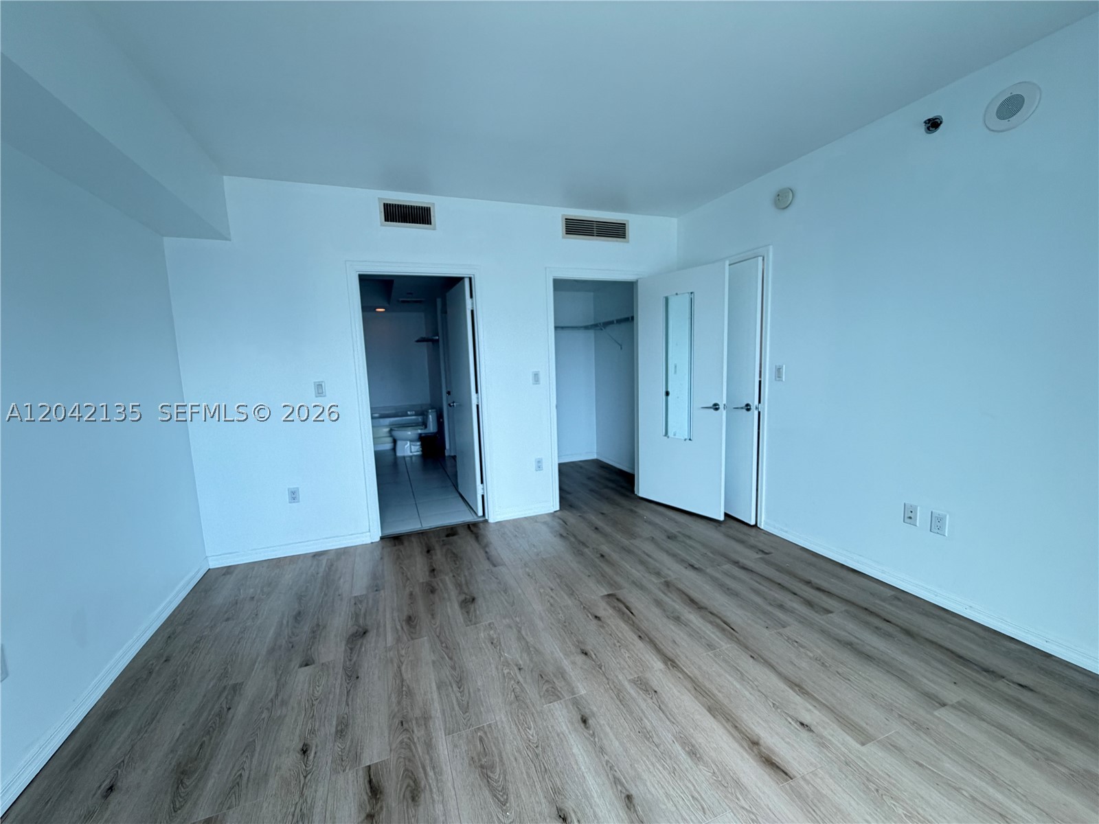 55 SE 6th St #3900, Miami FL 33131
