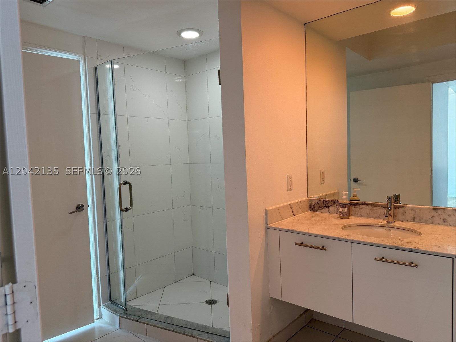 55 SE 6th St #3900, Miami FL 33131