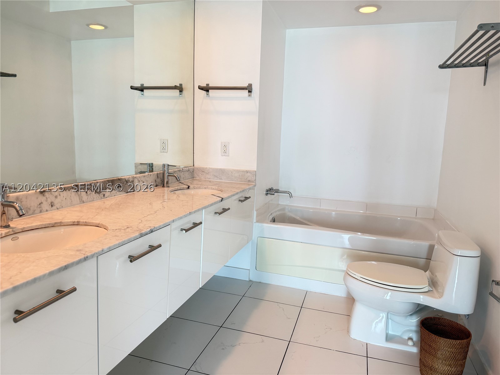 55 SE 6th St #3900, Miami FL 33131
