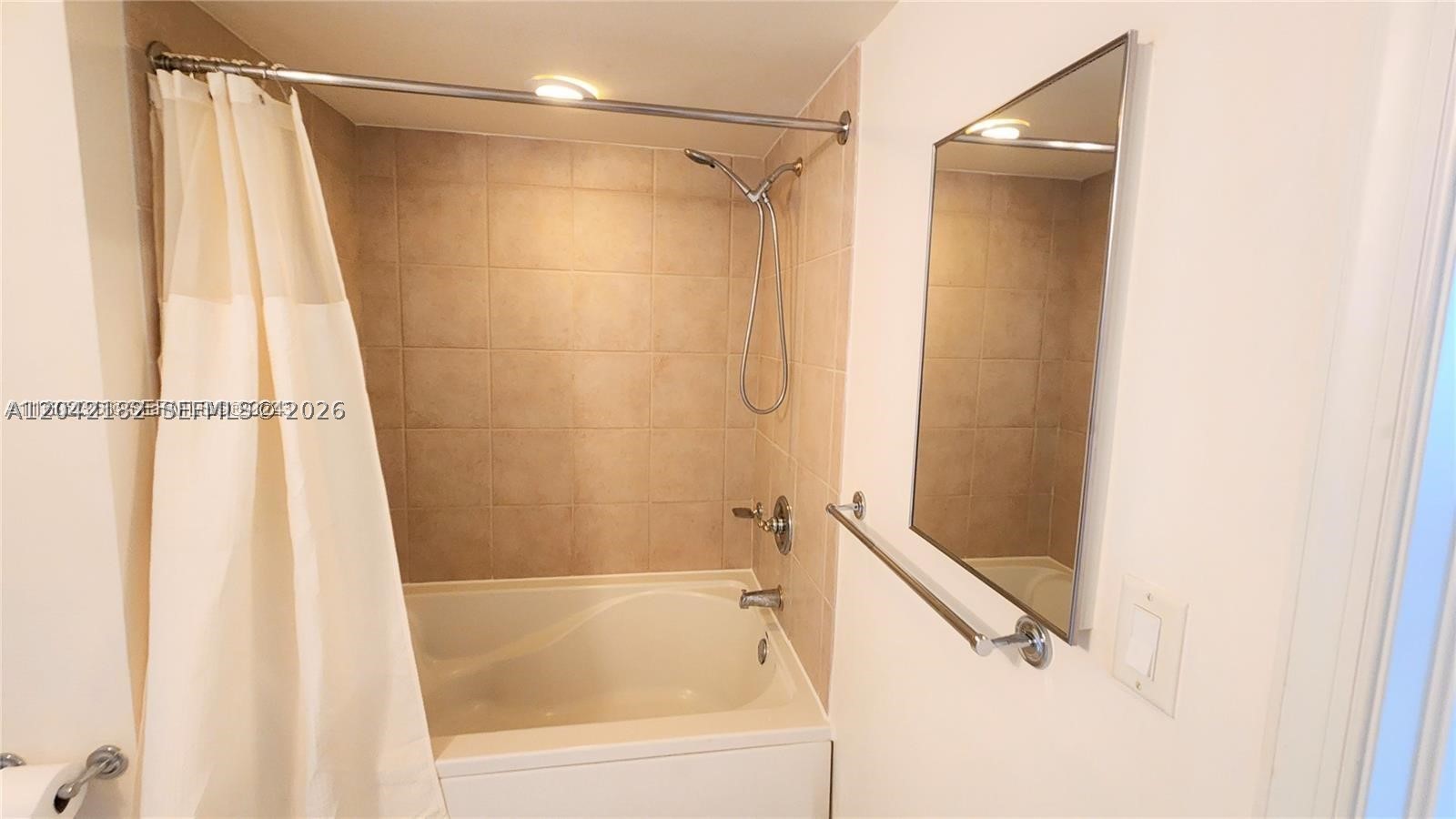 19501 W Country Club Dr #704, Aventura FL 33180