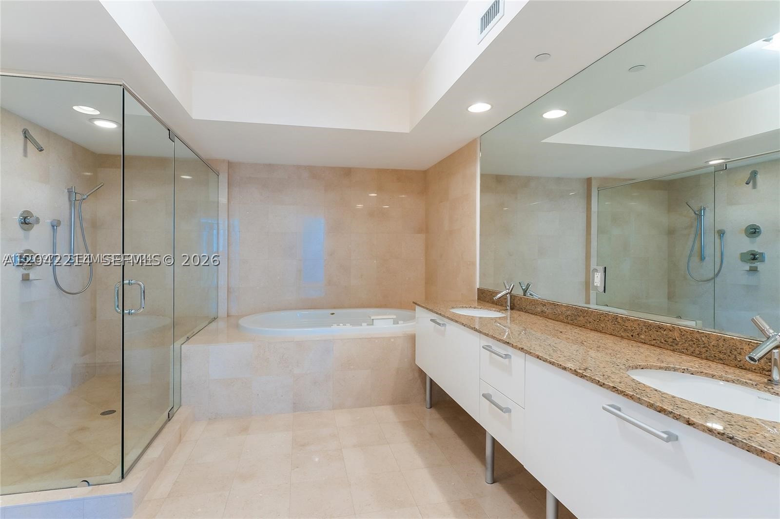 17201 Collins Ave+Den #803, Sunny Isles Beach FL 33160