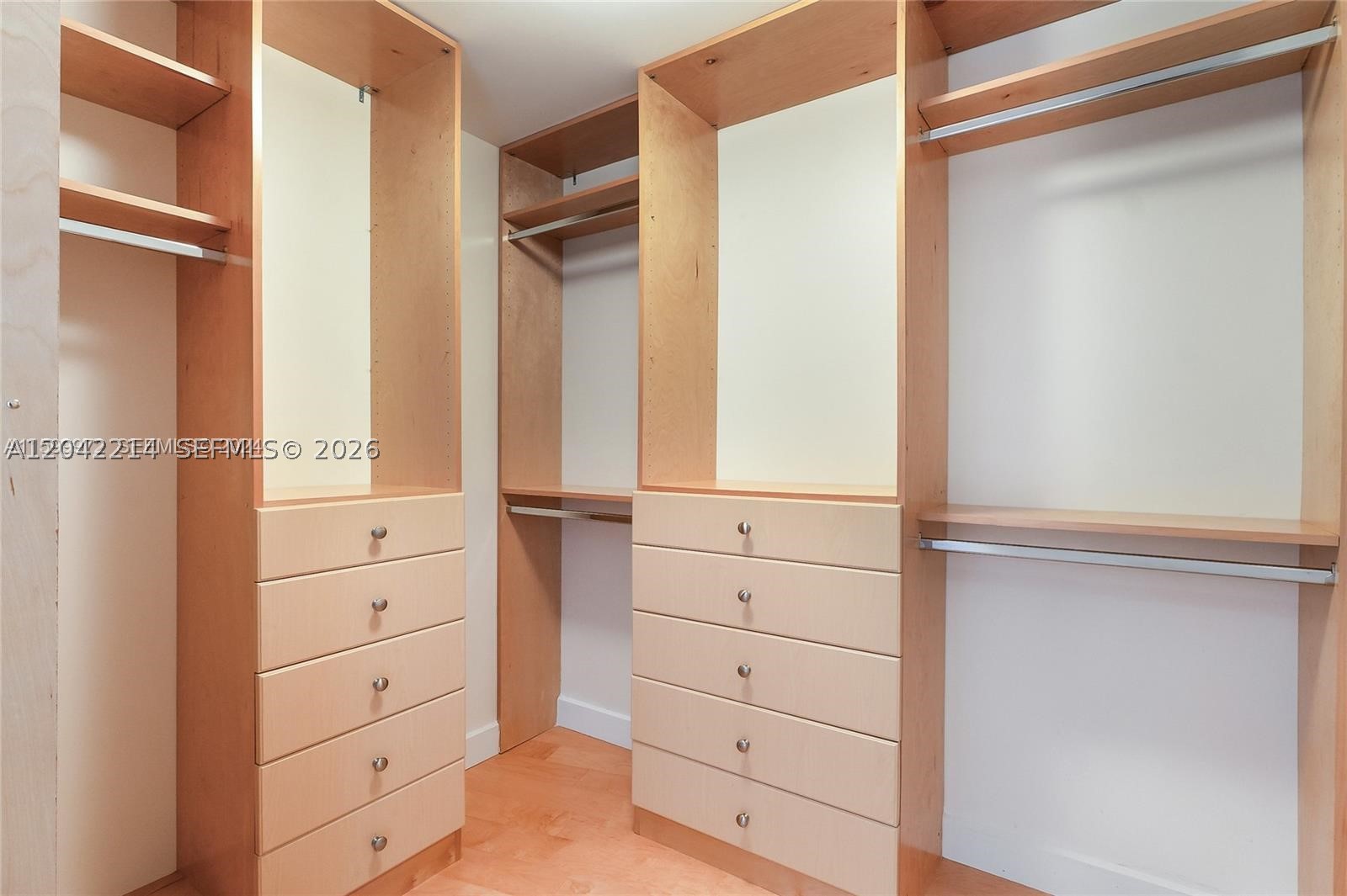 17201 Collins Ave+Den #803, Sunny Isles Beach FL 33160