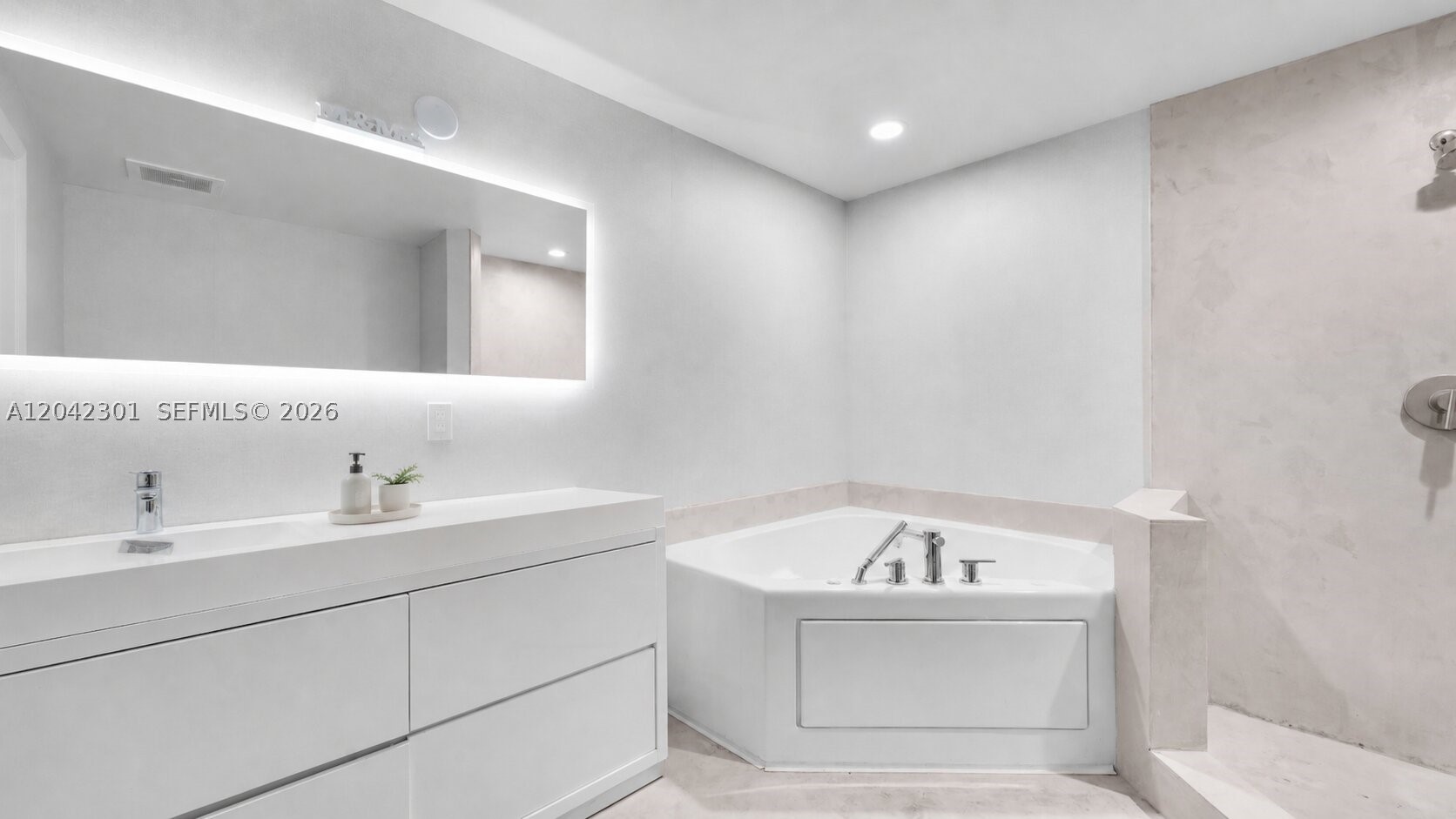 3029 NE 188th St #822, Aventura FL 33180