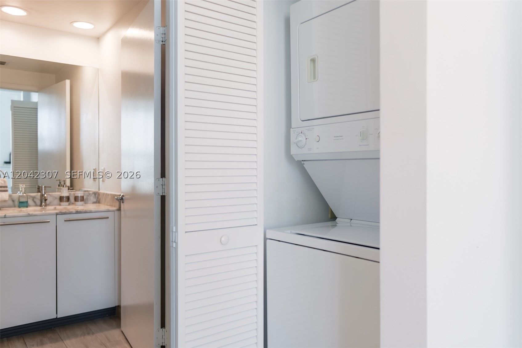 950 Brickell Bay Dr #3406, Miami FL 33131