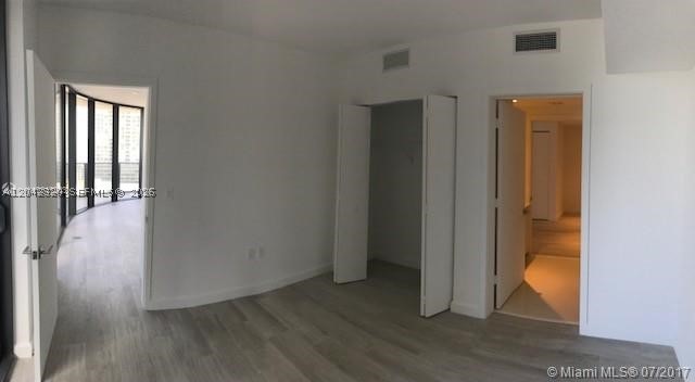 55 SW 9th St #2103, Miami FL 33130