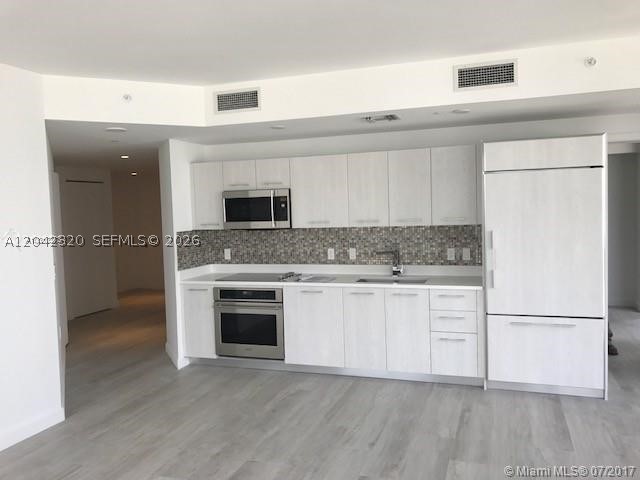 55 SW 9th St #2103, Miami FL 33130