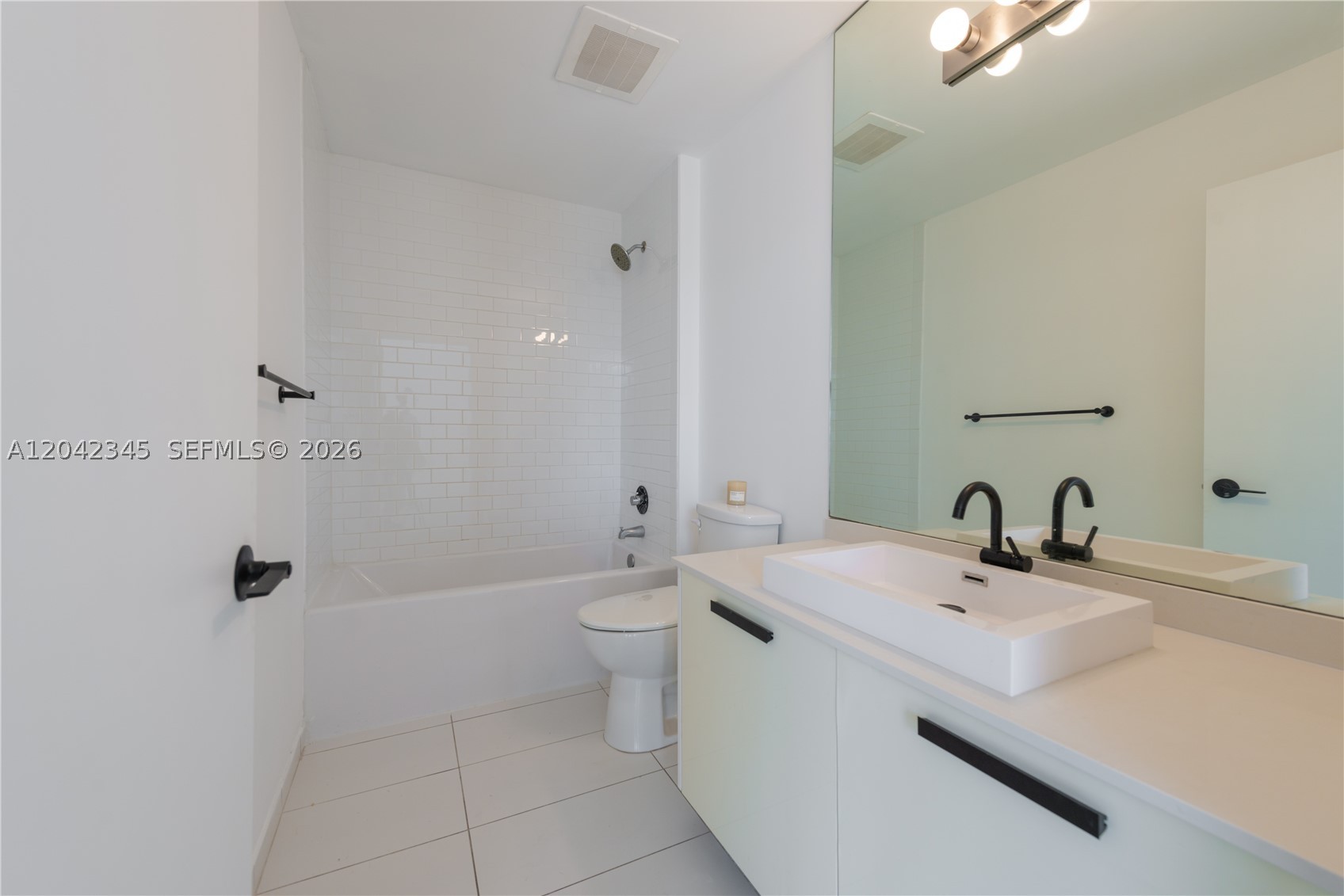 151 SE 1st St #2205, Miami FL 33131