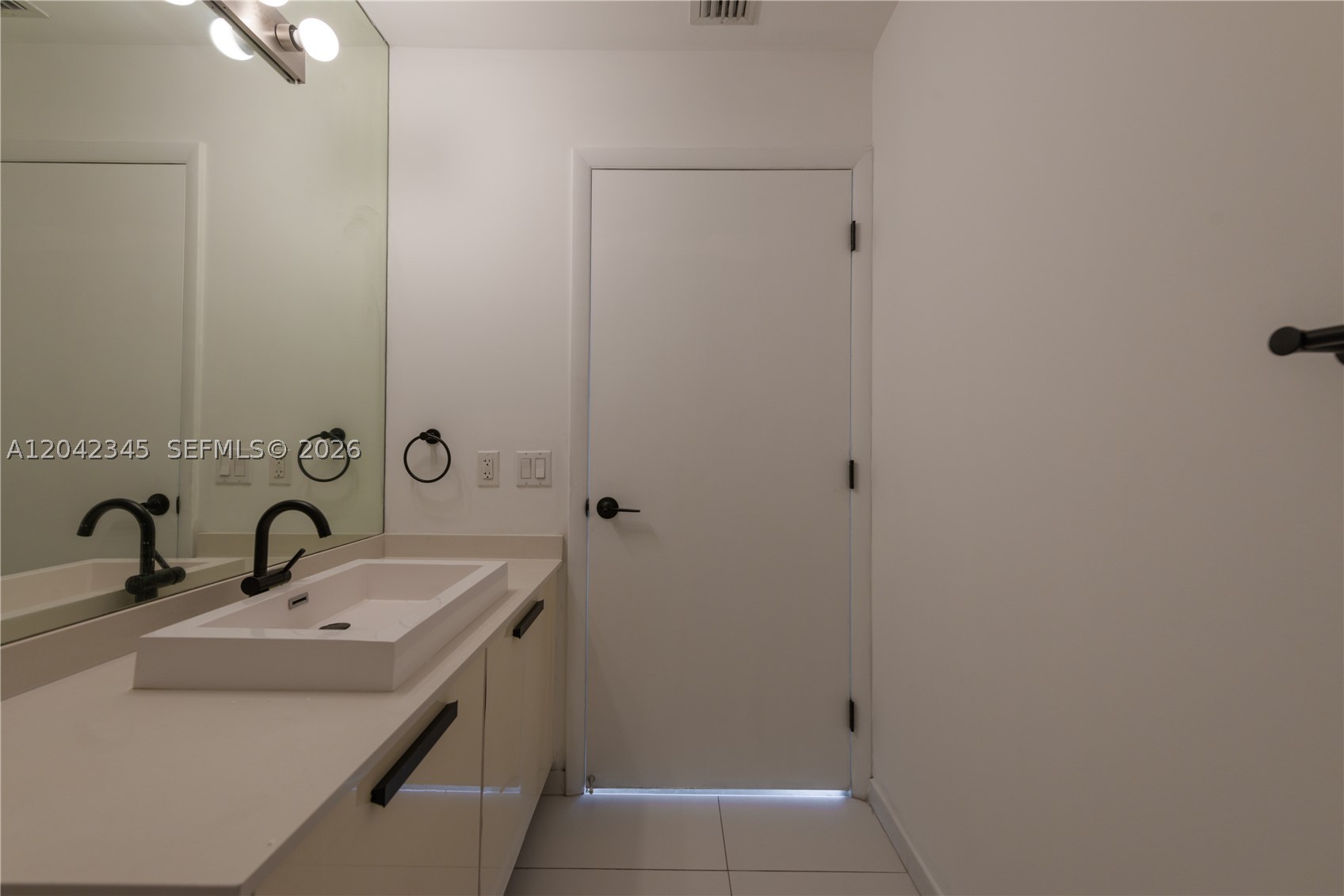 151 SE 1st St #2205, Miami FL 33131