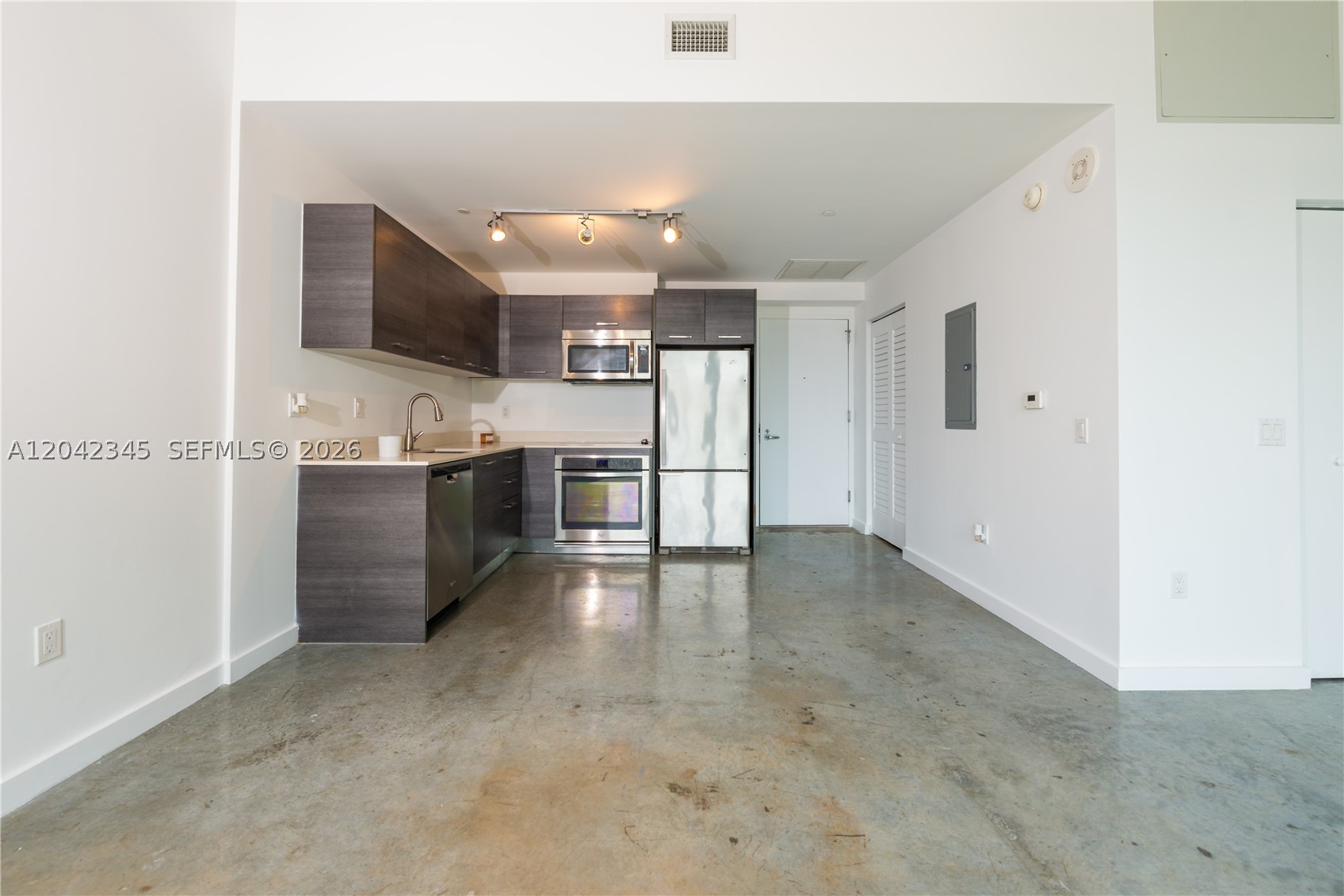 151 SE 1st St #2205, Miami FL 33131
