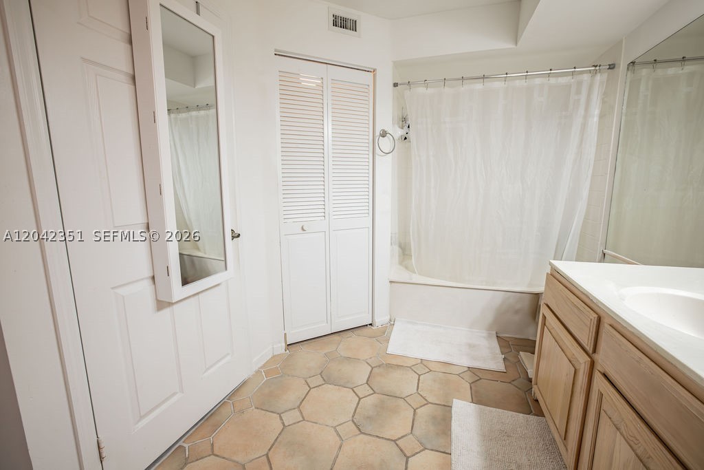 1280 S Alhambra Cir #2214, Coral Gables FL 33146