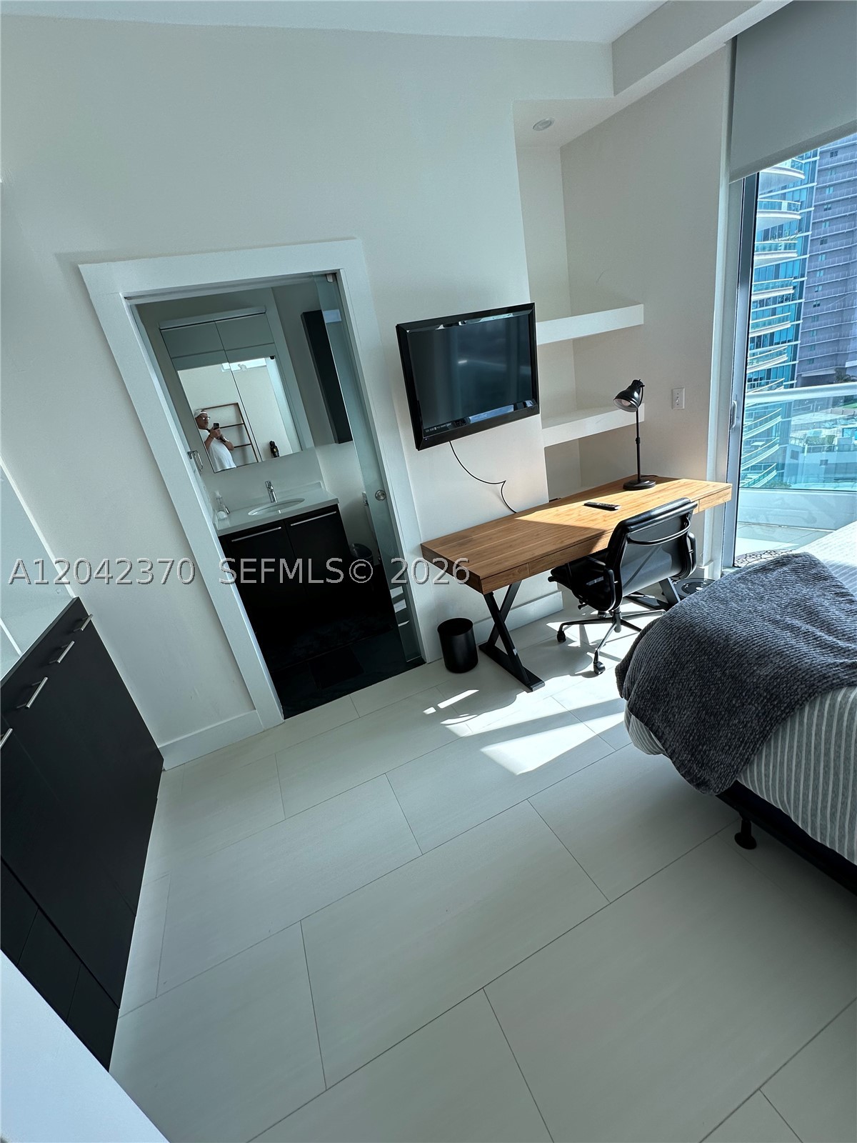 900 Biscayne Blvd #2312, Miami FL 33132
