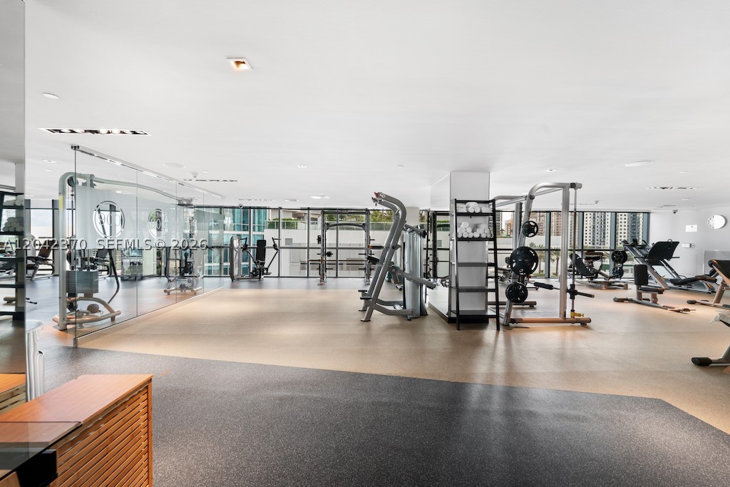 900 Biscayne Blvd #2312, Miami FL 33132