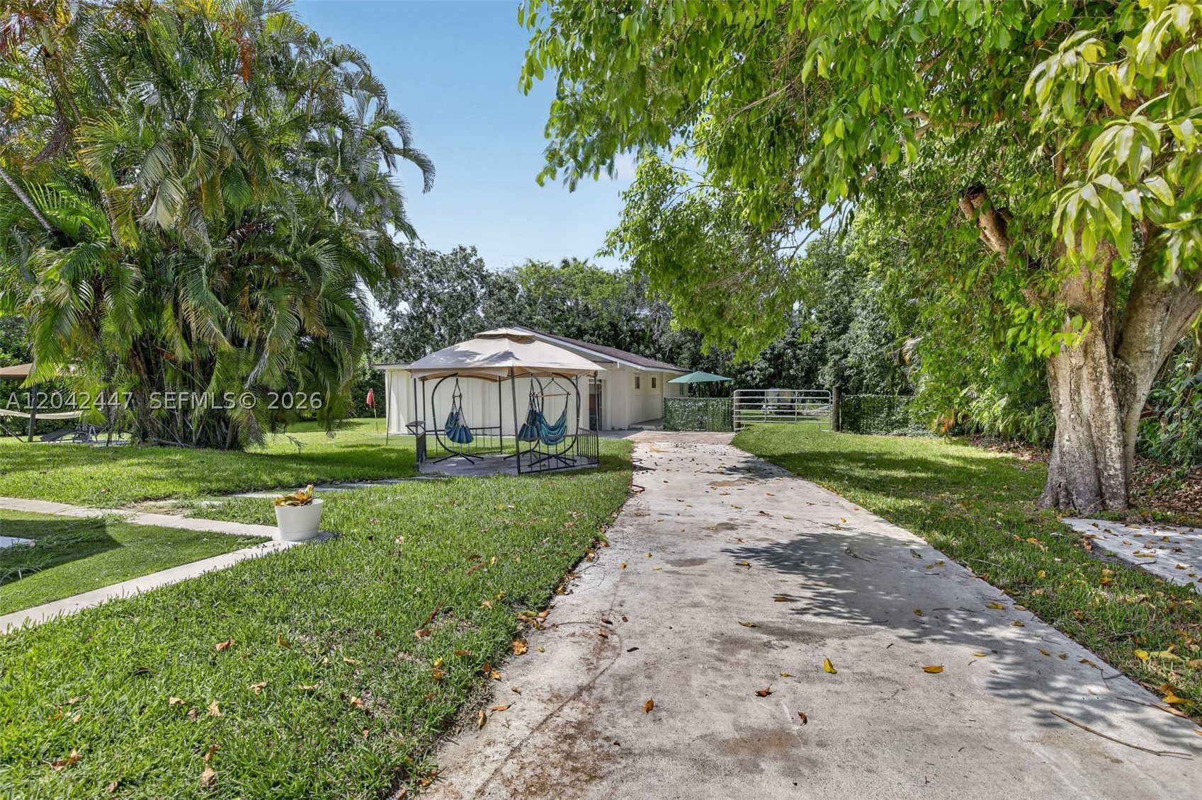14401 SW 23rd St, Davie FL 33325