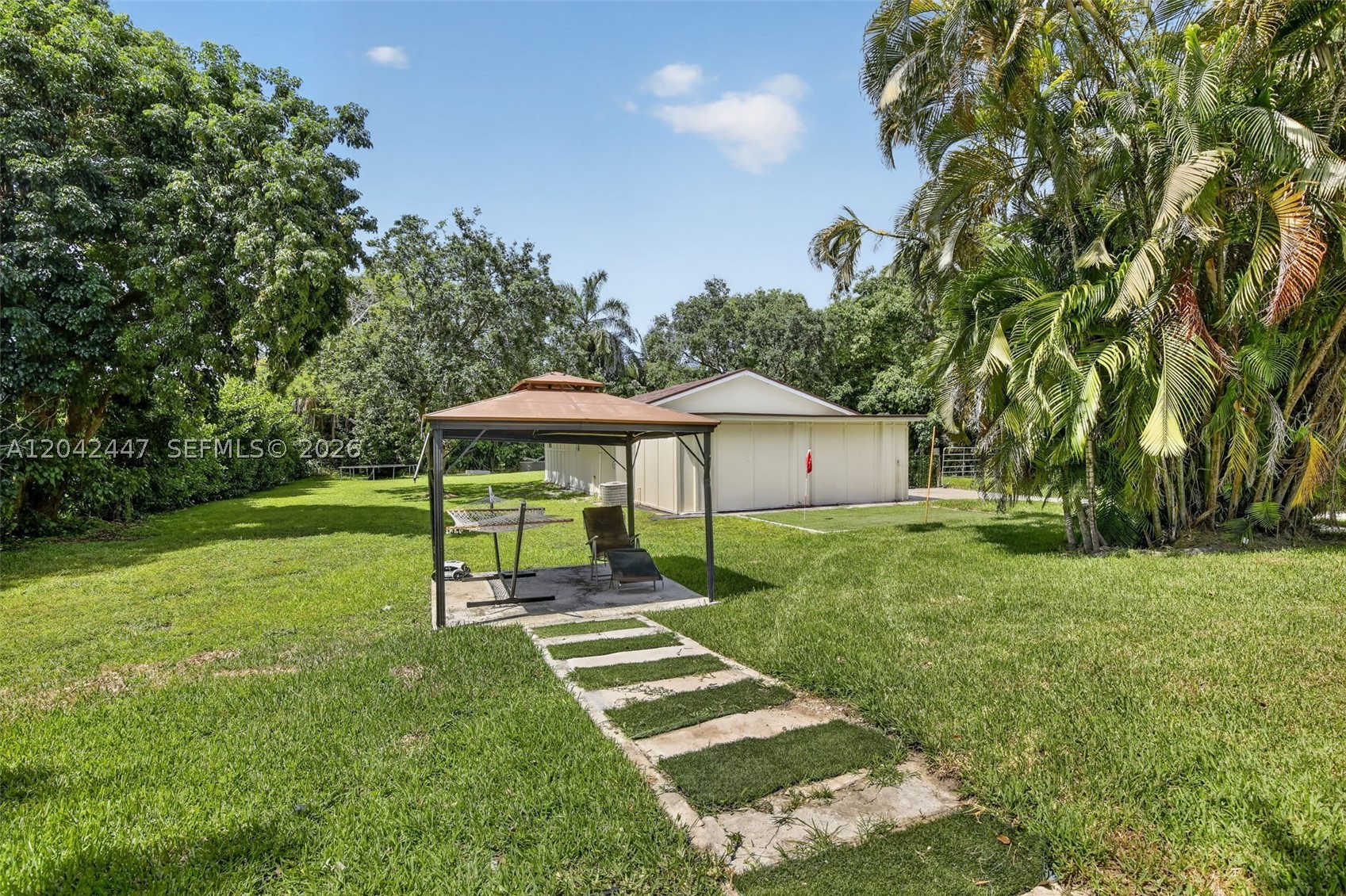 14401 SW 23rd St, Davie FL 33325
